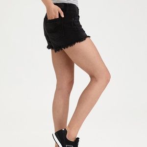 American Eagle Tomgirl Distressed Midi Shorts 🖤